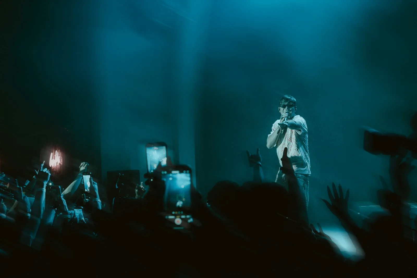 YSY A en vivo — blanco y negro