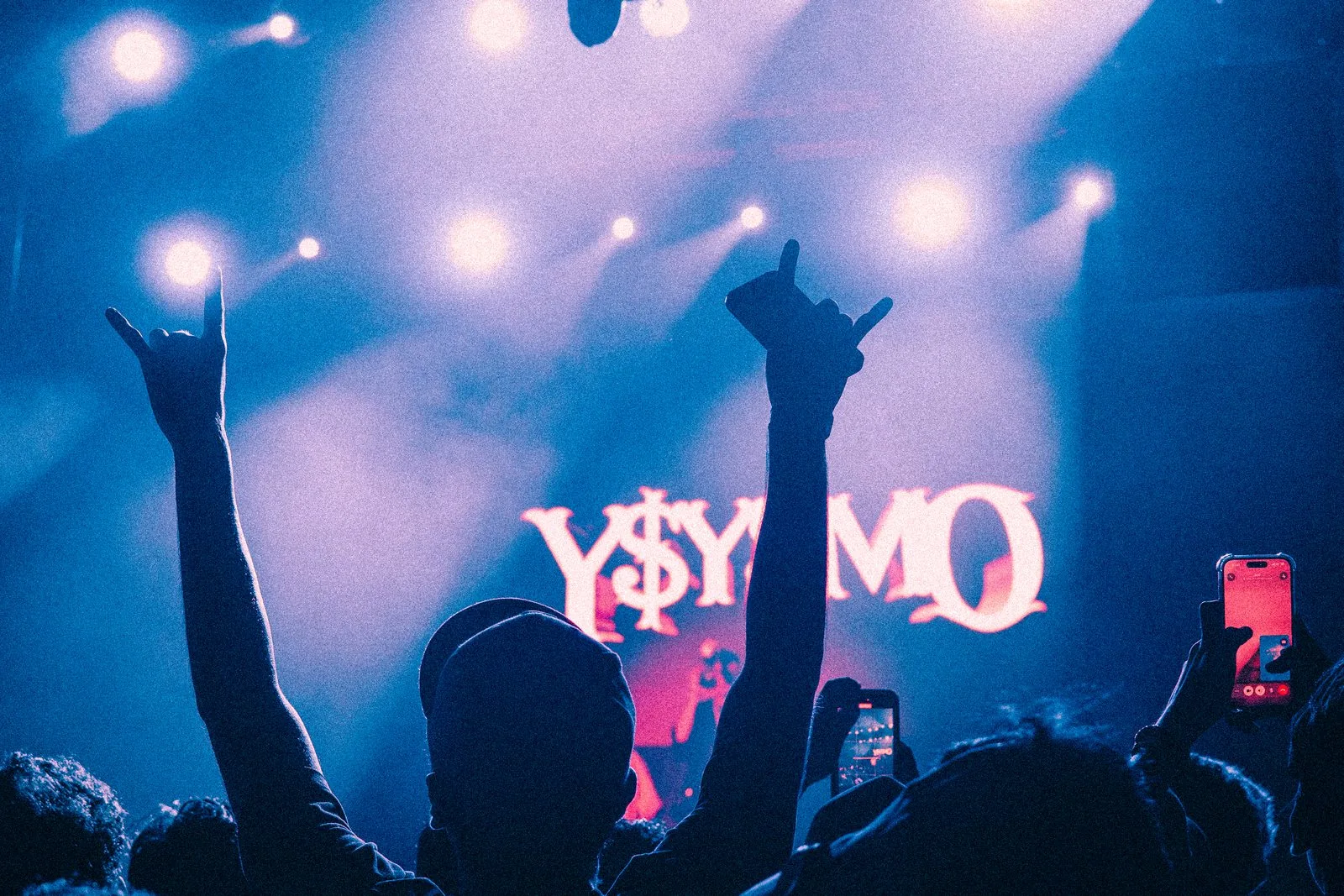 YSY A frente a multitud